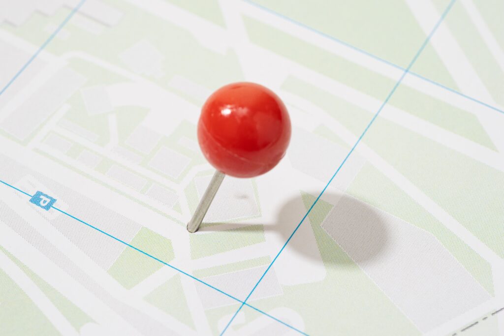 Roter Standort-Pin auf einer Karte – Symbolbild für Local SEO in Essen